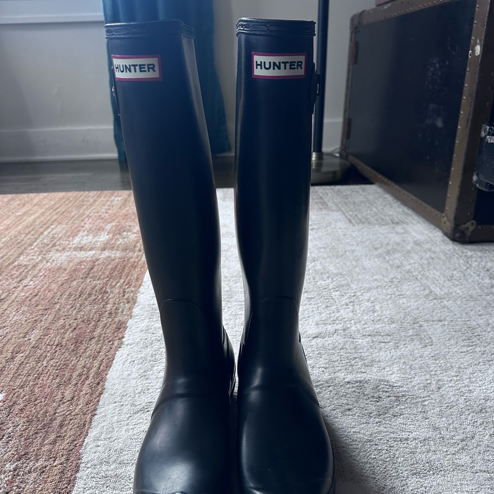 Like new Hunter matte Black Rain Boots